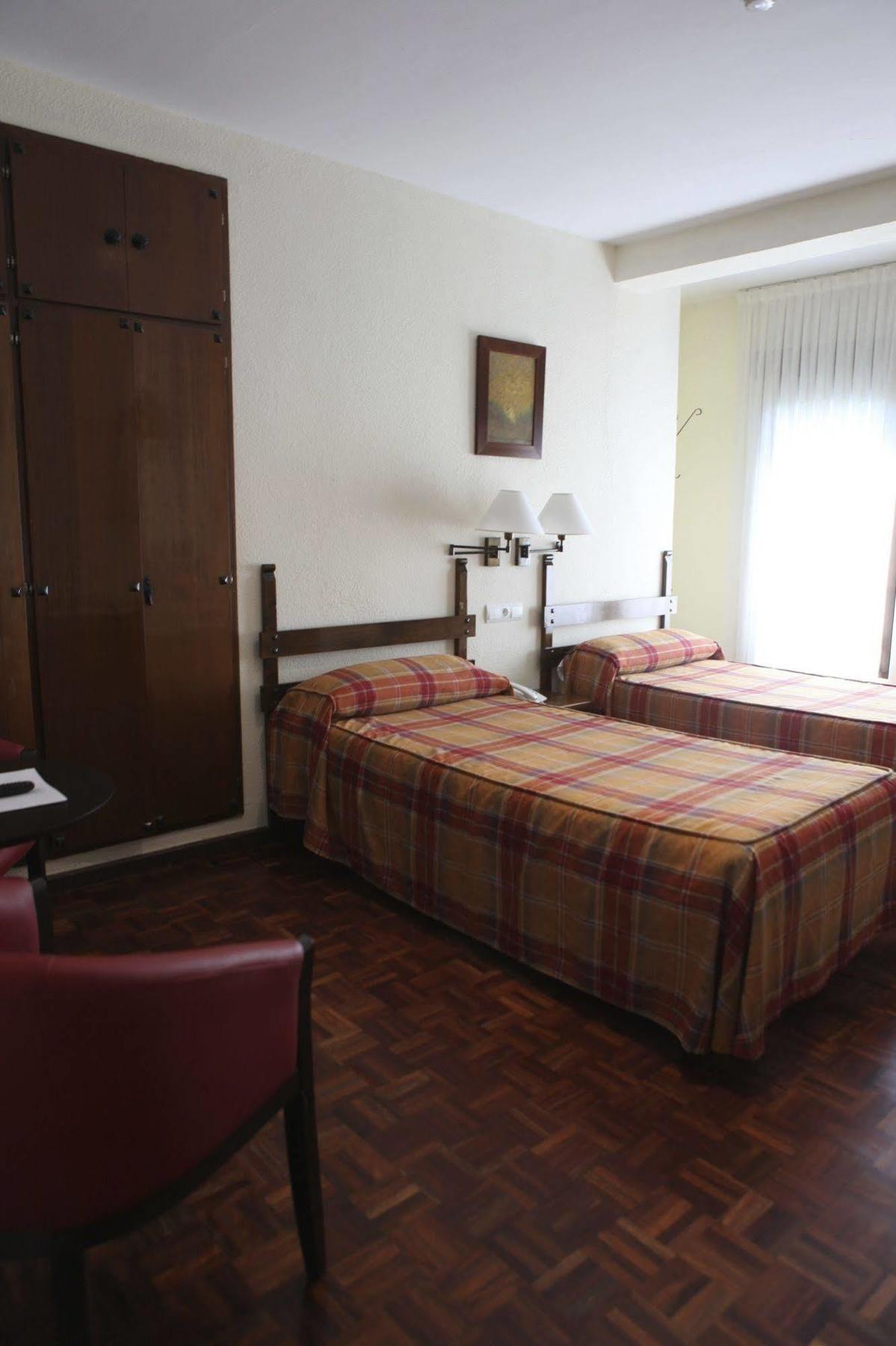 Hotel Termas De Льєрганес Екстер'єр фото