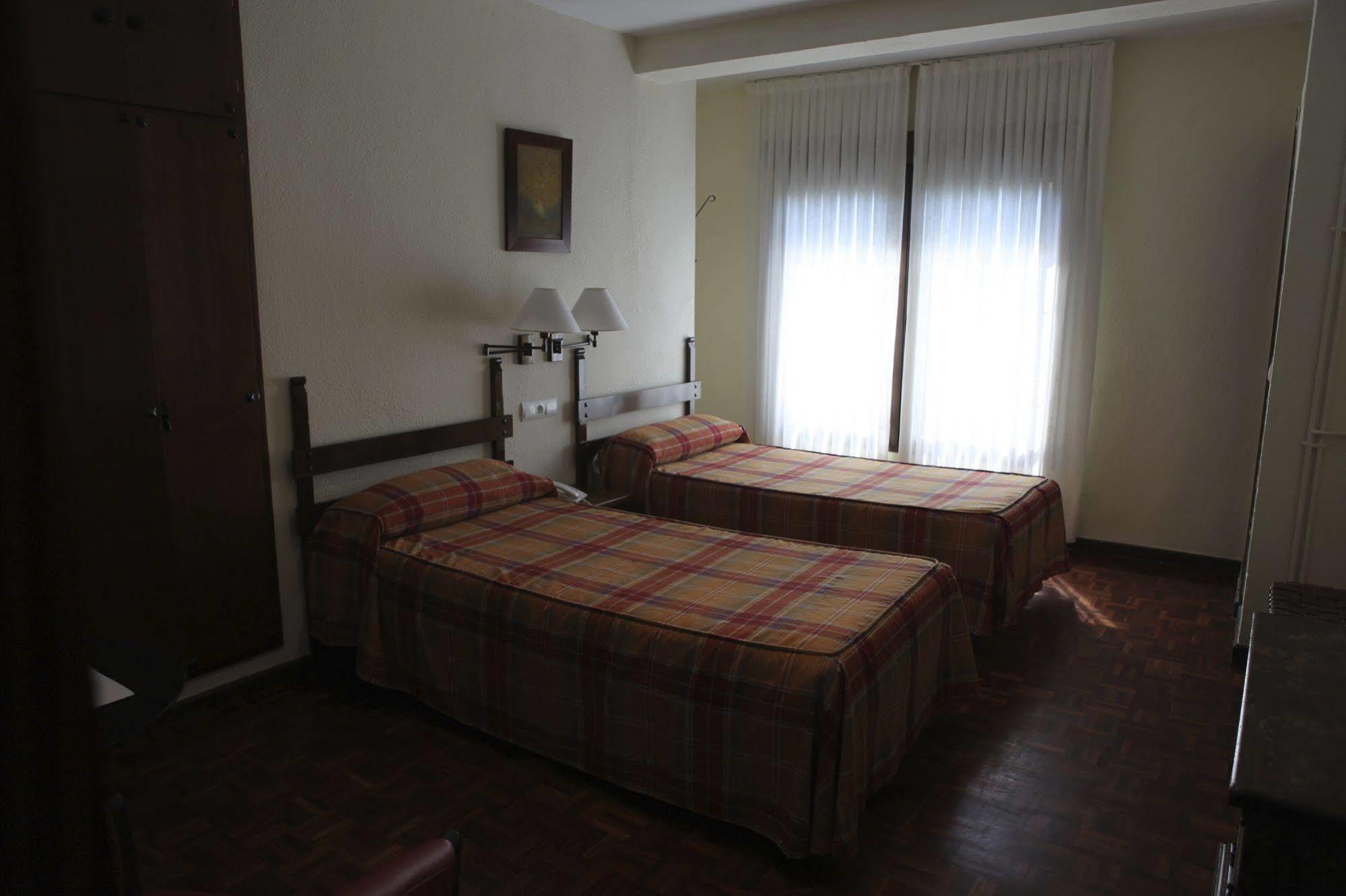 Hotel Termas De Льєрганес Екстер'єр фото