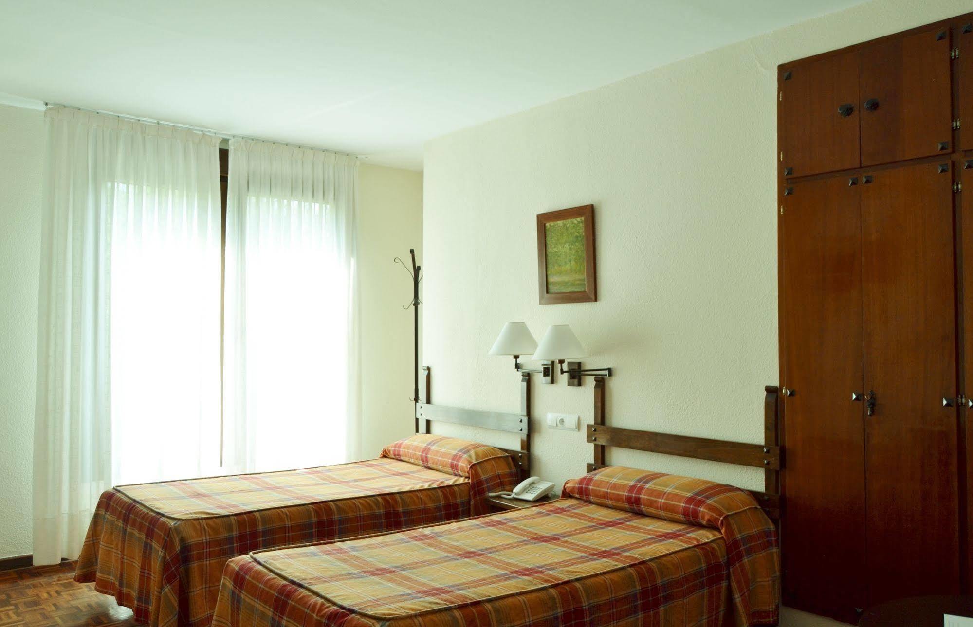 Hotel Termas De Льєрганес Екстер'єр фото